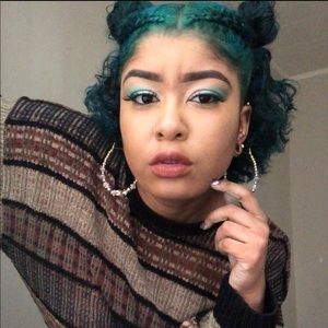 Meet your Posher, Mayasia